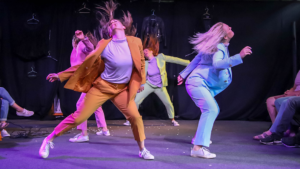 Moving Pictures: Exploring ways of combining dance, animation, and VR