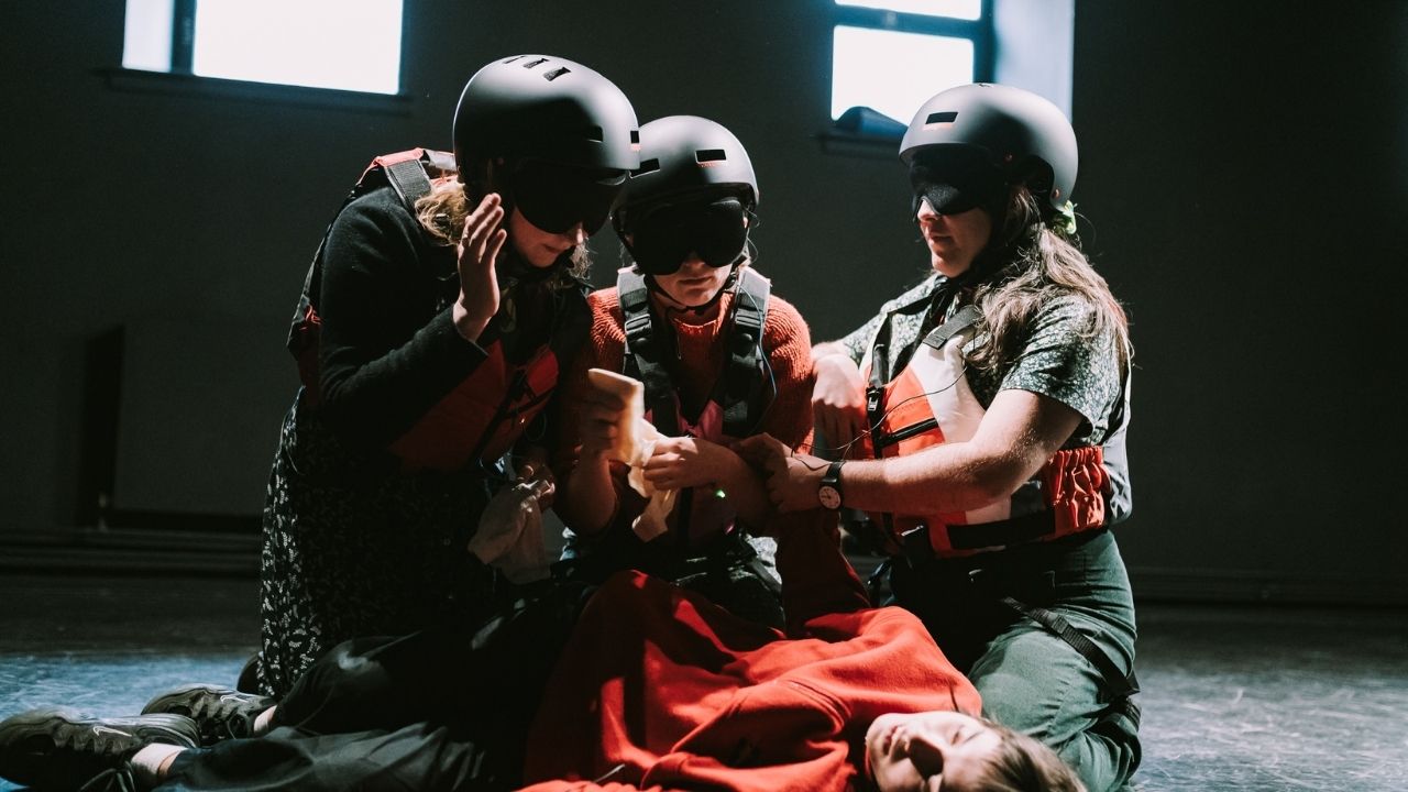 Tudo Está Queimando (Everything is Burning)